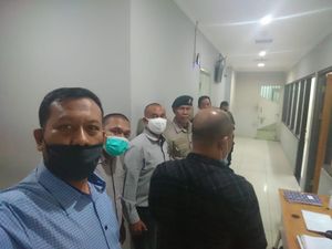 Usai Hadiri Pemakaman Istri di Bandung, Ruslan Buton Kembali ke Rutan Usai Hadiri Pemakaman Istri di Bandung, Ruslan Buton Kembali ke Rutan