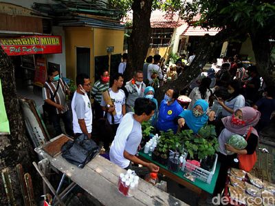 Warga Solo Belajar Menanam di Tengah Pandemi
