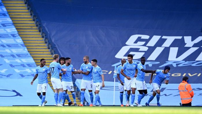 1276974521 MANCHESTER, ENGLAND - SEPTEMBER 27: Riyad Mahrez of Manchester City celebrates with teammates after scoring his sides first goal during the Premier League match between Manchester City and Leicester City at Etihad Stadium on September 27, 2020 in Manchester, England. Sporting stadiums around the UK remain under strict restrictions due to the Coronavirus Pandemic as Government social distancing laws prohibit fans inside venues resulting in games being played behind closed doors. (Photo by Laurence Griffiths/Getty Images)