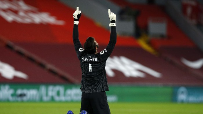 LIVERPOOL, ENGLAND - SEPTEMBER 28: Alisson Becker of Liverpool celebrates during the Premier League match between Liverpool and Arsenal at Anfield on September 28, 2020 in Liverpool, England. Sporting stadiums around the UK remain under strict restrictions due to the Coronavirus Pandemic as Government social distancing laws prohibit fans inside venues resulting in games being played behind closed doors. (Photo by Jason Cairnduff - Pool/Getty Images)