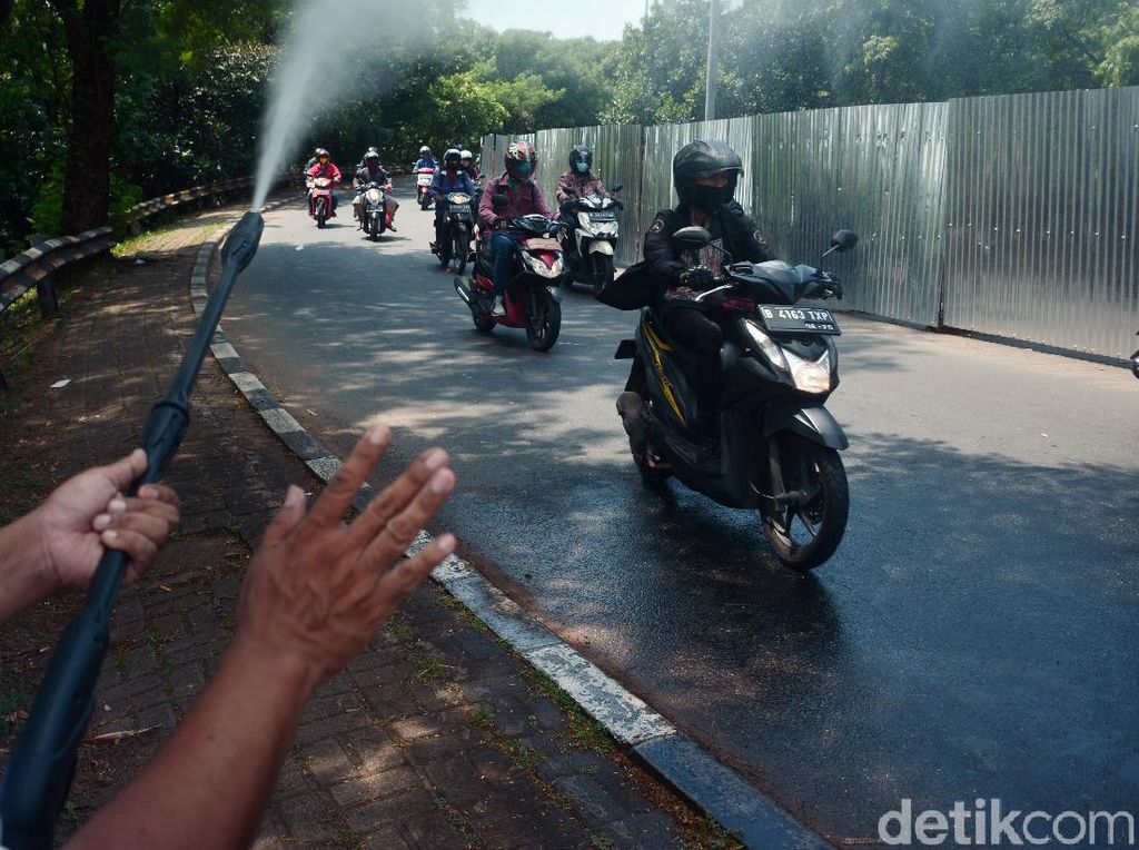 Perbatasan Depok-Jakarta Disemprot Cairan Probiotik