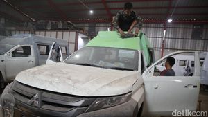 Mengintip Foto Perakitan Ambulans di Bekasi