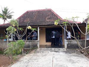 Densus 88 Geledah Rumah Penjual Pakaian di Gunungkidul