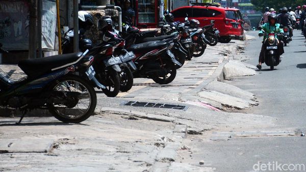 Depok Masih Fakir Trotoar