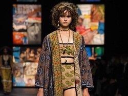 Bangga! Dior Pakai Tenun Endek Bali untuk Koleksi Terbaru