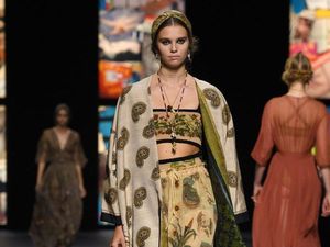 Kisah Pelaku UKM Bikin Kain Endek Mendunia Lewat Dior