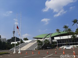 Peringati 30 September, DPR Kibarkan Bendera Setengah Tiang