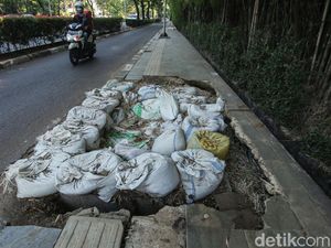 Duh, Bekas Galian Bikin Rusak Trotoar