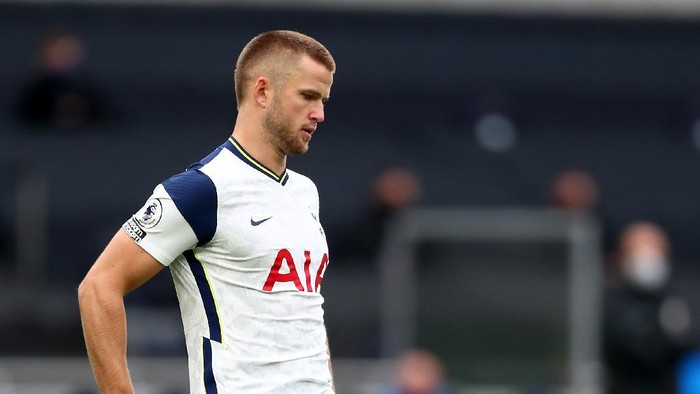 LONDON, ENGLAND - SEPTEMBER 27: Eric Dier of Tottenham Hotspur in action during the Premier League match between Tottenham Hotspur and Newcastle United at Tottenham Hotspur Stadium on September 27, 2020 in London, England. Sporting stadiums around the UK remain under strict restrictions due to the Coronavirus Pandemic as Government social distancing laws prohibit fans inside venues resulting in games being played behind closed doors. (Photo by Clive Rose/Getty Images)