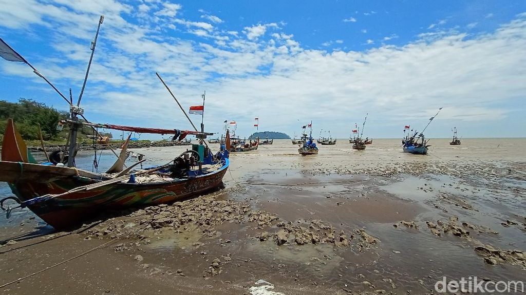 Foto-foto Air Laut Surut di Pantai Jepara