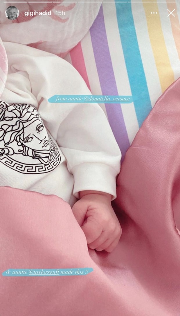 Bayi Gigi Hadid dapat hadiah manis istimewa dari Taylor Swift.