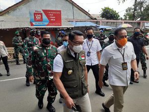 Lakukan Tes Acak, Ridwan Kamil: Wisatawan Jangan Kaget Dihentikan Petugas Lakukan Tes Acak, Ridwan Kamil: Wisatawan Jangan Kaget Dihentikan Petugas