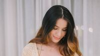 Foto: Adu Gaya Seksi Sheila Marcia dan Jennifer Bachdim Pamer Perut Hamil