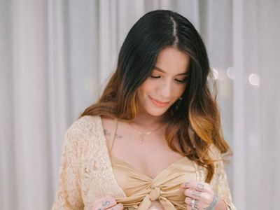 Foto: Adu Gaya Seksi Sheila Marcia dan Jennifer Bachdim Pamer Perut Hamil