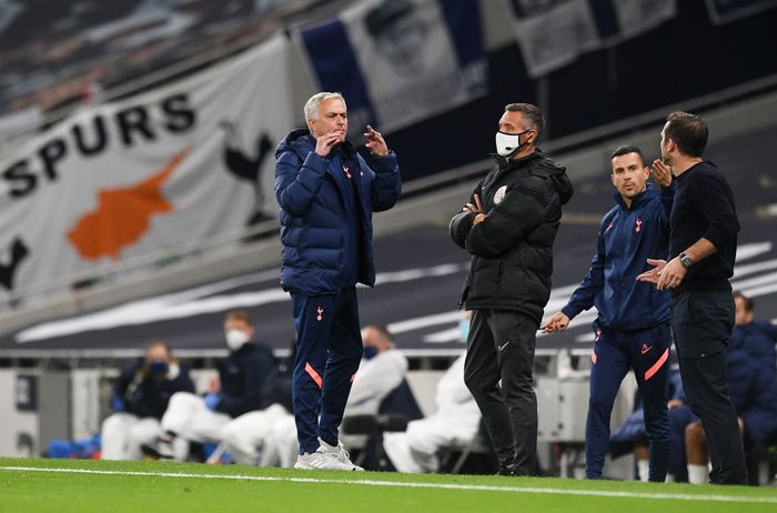 Jose Mourinho, Frank Lampard LONDON, ENGLAND - SEPTEMBER 29: Jose Mourinho, Manager of Tottenham Hotspur reacts during the Carabao Cup fourth round match between Tottenham Hotspur and Chelsea at Tottenham Hotspur Stadium on September 29, 2020 in London, England. Football Stadiums around United Kingdom remain empty due to the Coronavirus Pandemic as Government social distancing laws prohibit fans inside venues resulting in fixtures being played behind closed doors. (Photo by Neil Hall - Pool/2020 Getty Images)