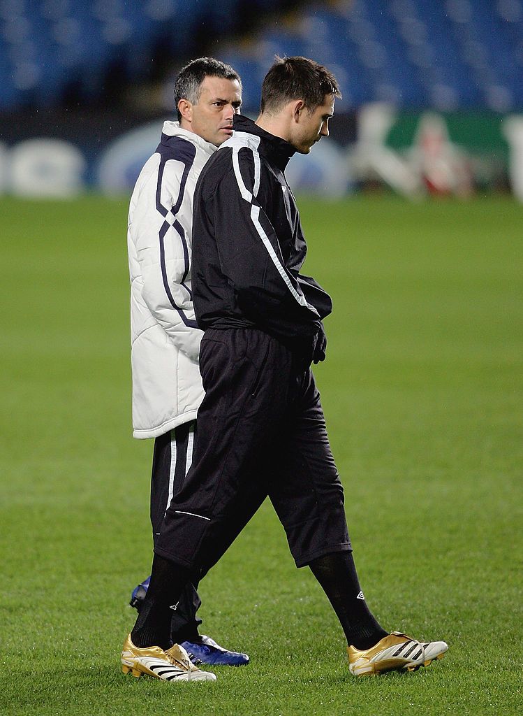 LONDON - MARCH 8:  Frank Lampard and Jose Mourinho of Chelsea celebrate victory at the end of the UEFA Champions League, First Knockout Round, Second Leg match between Chelsea and Barcelona at Stamford Bridge on March 8, 2005 in London, England.  (Photo by Shaun Botterill/Getty Images)