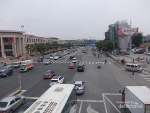 Potret Suasana Beijing dari Sekitar Jingtailong Plaza Hotel Potret Suasana Beijing dari Sekitar Jingtailong Plaza Hotel