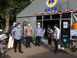 Tim Kemenkes ke Surabaya, Bawa Misi Turunkan Angka Kematian Corona