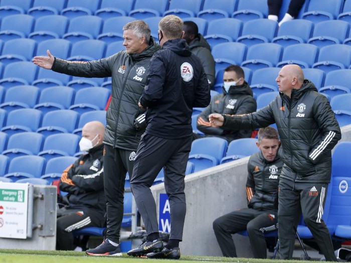 Manchester Uniteds manager Ole Gunnar Solskjaer, left gestures as he spakes to the 4th official during the English Premier League soccer match between Brighton Hove Albion and Manchester United in Brighton, England, Saturday, Sept. 26, 2020. (John Sibley/Pool via AP)