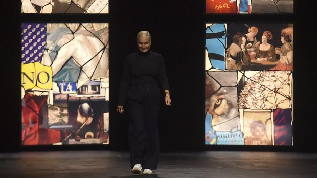 Fashion designer Maria Grazia Chiuri greets the audience after Dior's Women Spring Summer 2021 ready-to-wear fashion show during Paris Fashion Week in Paris, on September 29, 2020. (Photo by Lucas BARIOULET / AFP)