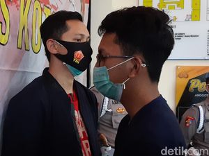 Pencoret Musala Saya Kafir Nangis Sesenggukan di Mapolresta Tangerang Pencoret Musala Saya Kafir Nangis Sesenggukan di Mapolresta Tangerang