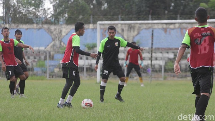 Mitra Kukar memulangkan pemain  karena Liga 2 belum akan bergulir lagi.