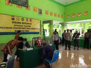 Pelanggar Protokol Kesehatan di Perbatasan Tuban Langsung Jalani Sidang