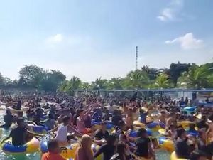 Bikin Geger 1 Tahun Pandemi di Sumut: Pool Party-Futsal Dipenuhi Penonton