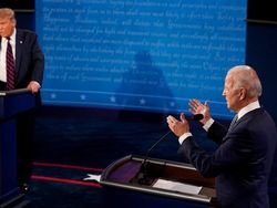 Lihat Aksi Parodi Debat Capres AS Trump Vs Biden di SNL