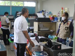 Polisi Geledah Kantor PUPR Kalbar terkait Dugaan Korupsi Proyek Jalan