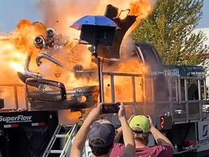 Duaar! Detik-detik Mesin Mobil Meledak saat Dyno Test