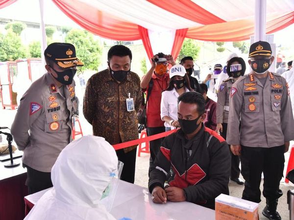 Rapid Test Gratis untuk Opang di Stasiun Cibinong