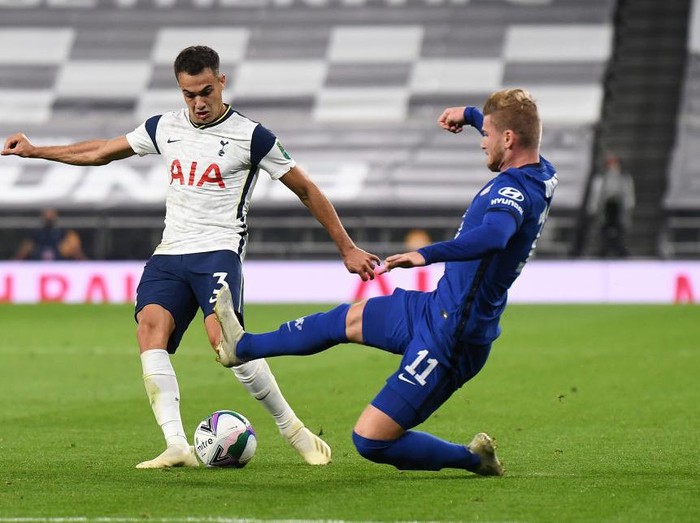 LONDON, ENGLAND - SEPTEMBER 29: Timo Werner of Chelsea tackles Sergio Reguilon of Tottenham Hotspur during the Carabao Cup fourth round match between Tottenham Hotspur and Chelsea at Tottenham Hotspur Stadium on September 29, 2020 in London, England. Football Stadiums around United Kingdom remain empty due to the Coronavirus Pandemic as Government social distancing laws prohibit fans inside venues resulting in fixtures being played behind closed doors. (Photo by Neil Hall - Pool/2020 Getty Images)