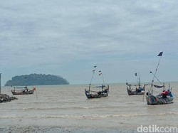 Heboh Air Laut Surut di Pantai Jepara, Pemkab: Bukan Tanda Tsunami