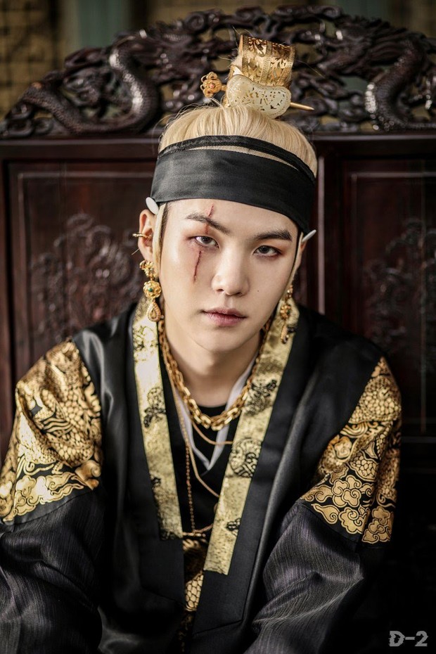 Penampilan Ganteng BTS Pakai Hanbok Modern