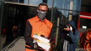 Tersangka Korupsi Rp 202 M Ini Hepi Banget Bawa 2 Nasi Kotak