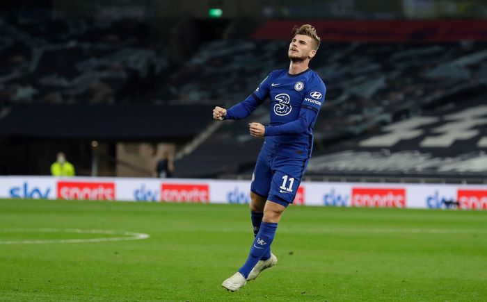 Timo Werner, Mason Mount LONDON, ENGLAND - SEPTEMBER 29: Timo Werner of Chelsea celebrates after scoring his teams first goal during the Carabao Cup fourth round match between Tottenham Hotspur and Chelsea at Tottenham Hotspur Stadium on September 29, 2020 in London, England. Football Stadiums around United Kingdom remain empty due to the Coronavirus Pandemic as Government social distancing laws prohibit fans inside venues resulting in fixtures being played behind closed doors. (Photo by Matt Dunham - Pool/Getty Images)