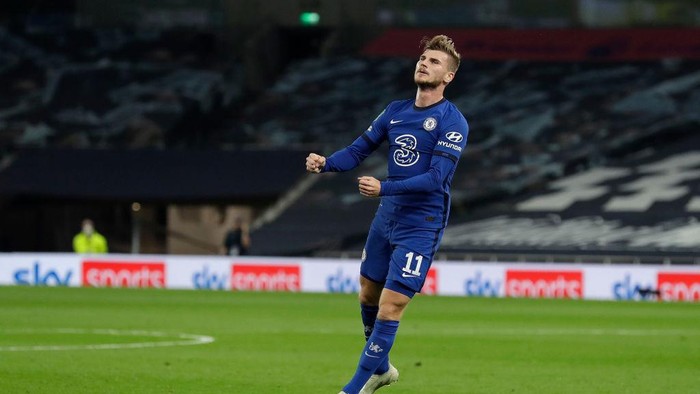 LONDON, ENGLAND - SEPTEMBER 29: Timo Werner of Chelsea celebrates after scoring his teams first goal during the Carabao Cup fourth round match between Tottenham Hotspur and Chelsea at Tottenham Hotspur Stadium on September 29, 2020 in London, England. Football Stadiums around United Kingdom remain empty due to the Coronavirus Pandemic as Government social distancing laws prohibit fans inside venues resulting in fixtures being played behind closed doors. (Photo by Matt Dunham - Pool/Getty Images)