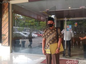 Akhirnya! Waket DPRD Tegal Tersangka Dangdutan Itu Minta Maaf ke Jokowi Akhirnya! Waket DPRD Tegal Tersangka Dangdutan Itu Minta Maaf ke Jokowi
