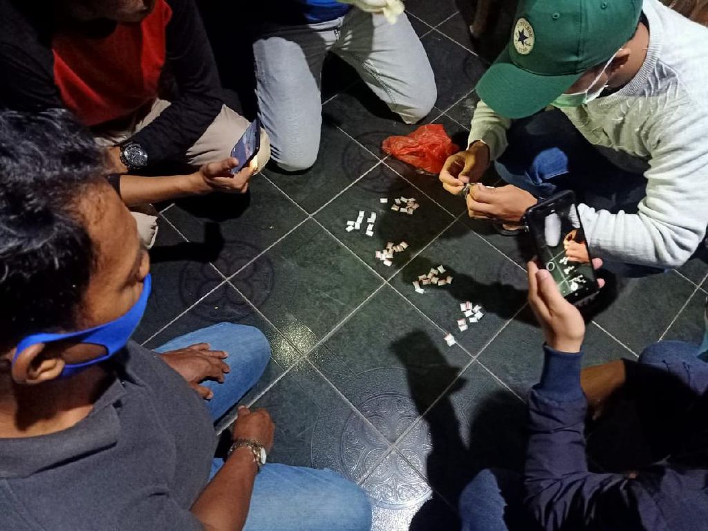Simpan 50 Paket Sabu Siap Edar, Wanita 60 Tahun di Bengkulu Ditangkap Simpan 50 Paket Sabu Siap Edar, Wanita 60 Tahun di Bengkulu Ditangkap