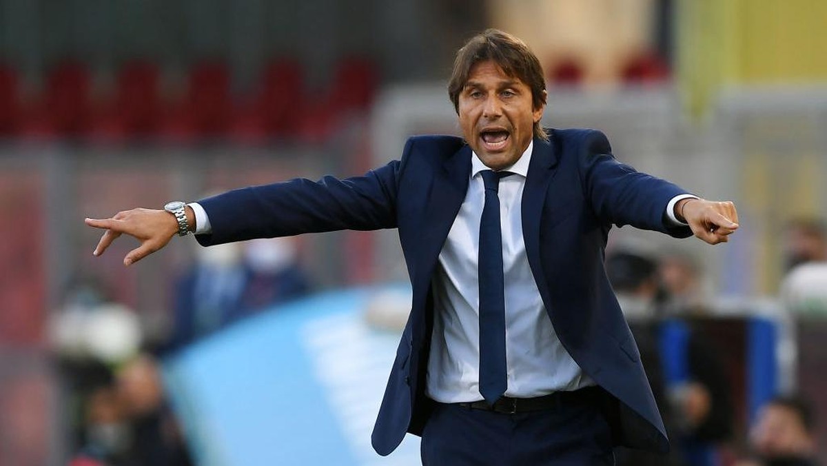 Antonio Conte bilang Inter Milan terlalu banyak memberi hadiah untuk Real Madrid. (Foto: Getty Images/Francesco Pecoraro)