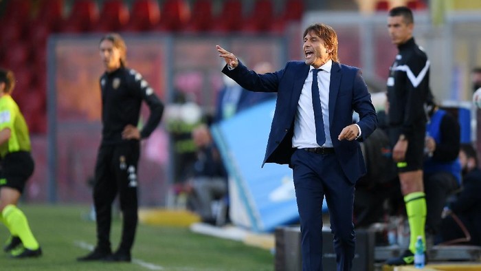 BENEVENTO, ITALY - SEPTEMBER 30: Antonio Conte FC Internazionale coach during the Serie A match between Benevento Calcio and FC Internazionale at Stadio Ciro Vigorito on September 30, 2020 in Benevento, Italy. (Photo by Francesco Pecoraro/Getty Images)
