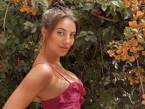 Kecantikan April Ivy, WAGs Baru di Liga Inggris