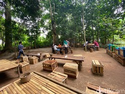 Heran, Di BSD Ada Tempat Makan Jelek Tapi Banyak yang Cari