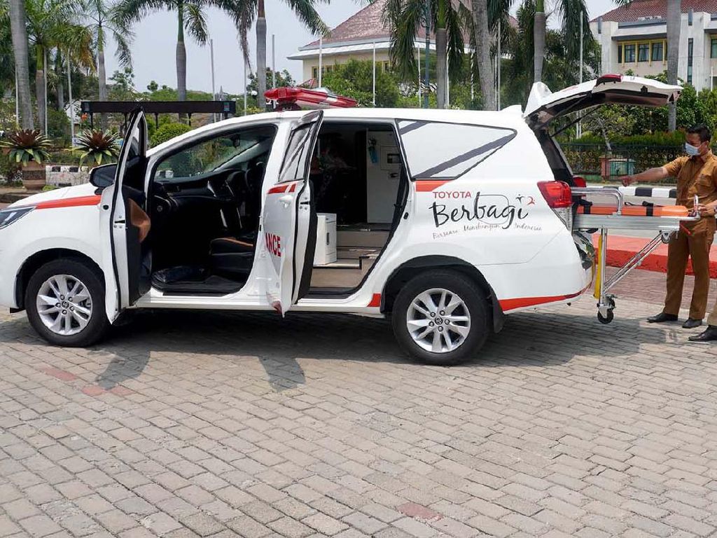 Bantuan Ambulans untuk Penanganan COVID-19 Bantuan Ambulans untuk Penanganan COVID-19