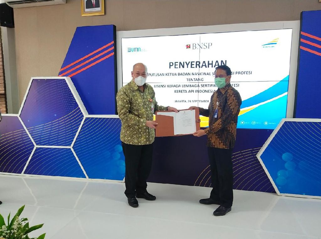 BNSP Serahkan Lisensi Lembaga Sertifikasi Profesi kepada PT KAI BNSP Serahkan Lisensi Lembaga Sertifikasi Profesi kepada PT KAI