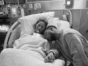 Cerita Pilu Chrissy Teigen yang Alami Keguguran Cerita Pilu Chrissy Teigen yang Alami Keguguran