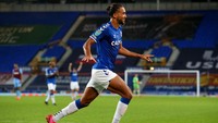 Dominic Calvert-Lewin penyerang berusia 23 tahun ini cukup tajam. Bersama Everton, 13 gol sudah dikoleksinya dari 22 laga (Getty Images/Alex Livesey)