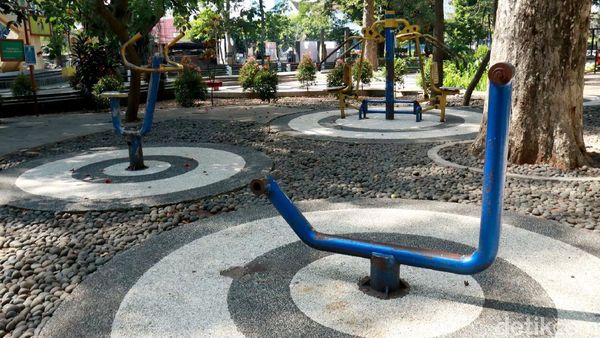 Duh, Alat Fitness di Taman Dewi Sartika Bandung Tak Terawat