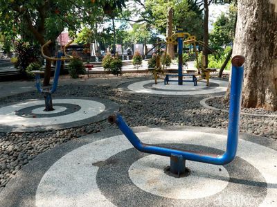 Duh, Alat Fitness di Taman Dewi Sartika Bandung Tak Terawat